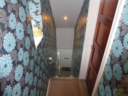 2 bedroom end of terrace house to rent - Photo 3