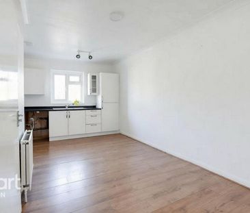 3 bedroom flat to rent - Photo 4