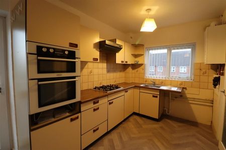 3 BED Flat - Photo 5
