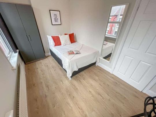 Halsbury Road, L6 - Photo 1