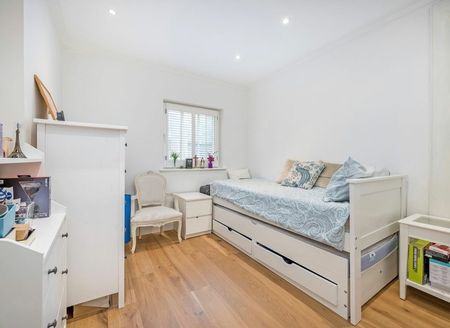 Admiral Square - Photo 5