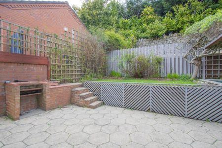4 bedroom detached house to rent - Photo 4