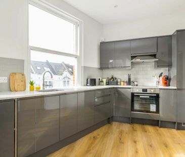 Finchley Road - Photo 1