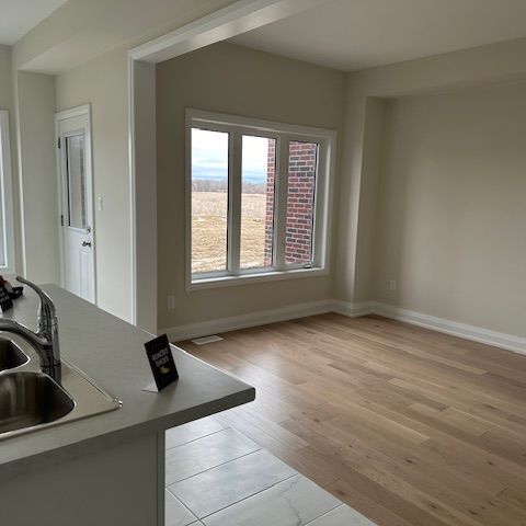 For Lease - 186 UNION Boulevard, Wasaga Beach, Ontario - Photo 1