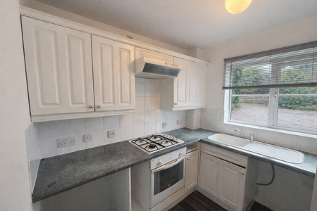 2 bedroom semi-detached house to rent - Photo 5