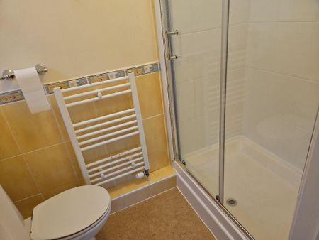 3 bedroom semi-detached house to rent - Photo 4