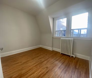 For Lease - 341 St Clair Avenue Unit# E, Toronto, Ontario - Photo 4