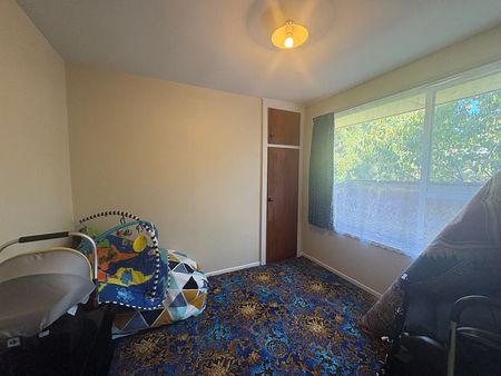 Quiet 2 Bedroom unit - Photo 4