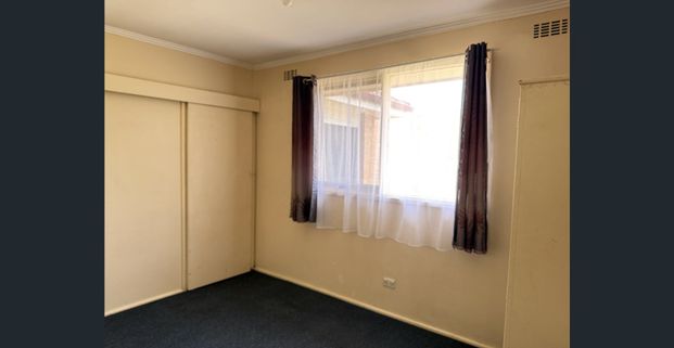 Spacious 3 bedroom family home in Prime Springvale Location - Photo 1