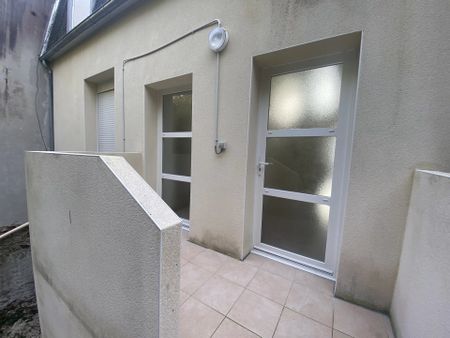 PROX. PORT DE COMMERCE ET GARE - T3 DUPLEX - Photo 2