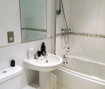 Two Bedroom Ground Floor Apartment with Stunning Riverside Views to... - Photo 6