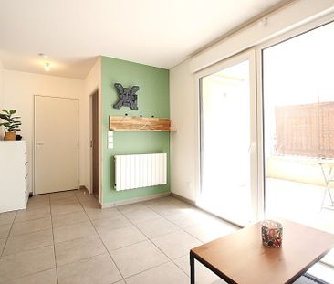 Saint-Priest : T2 meublé moderne avec terrasse et garage - Photo 3