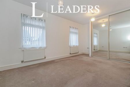 3 bedroom house to rent Adams Close, Poole, Dorset, BH15 - Photo 2