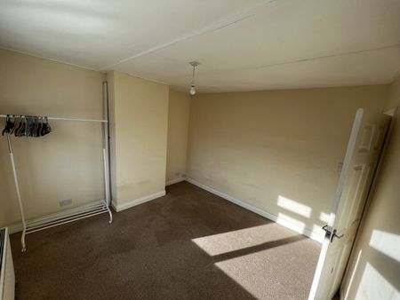 1 Bed Maisonette, Station Road, BS34 - Photo 3