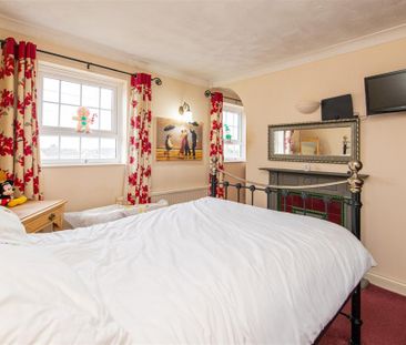 3 bed House - Detached To Let - Photo 4