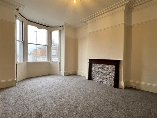 2 bedroom ground floor flat to rent - Photo 1