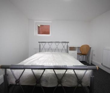 5 bedroom semi-detached house to rent - Photo 1