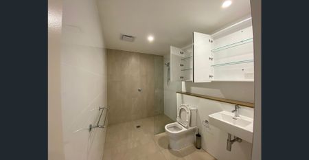 Nearly new 2 bedrooms Plus Large Yard Apartment- huge cage - Photo 4