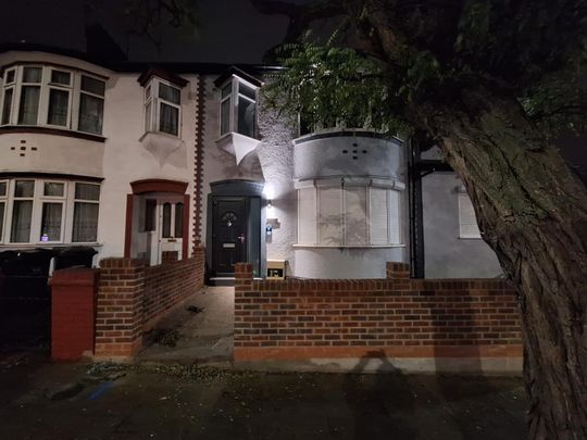 Spur Road, London N15 - Photo 1