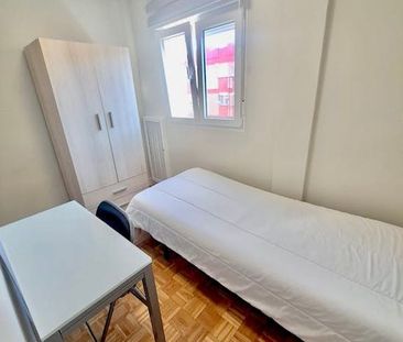 Calle de Paredes de Nava, Madrid, Community of Madrid 28017 - Photo 6