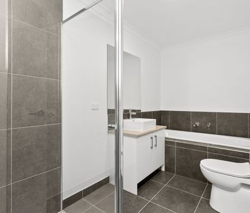 Modern and Stylish 3-Bedroom Townhouse - Photo 5