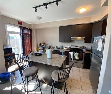 790 Newmarket Lane - 3 bed, 2.5 bath - LEASE FOR NOV 1 FOR A FREE I... - Photo 2