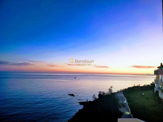 LONG SEASON. BEAUTIFUL APARTMENT FOR RENT ON THE 1ST LINE OF THE BEACH WITH SEA VIEWS IN BENALMADENA - Photo 1