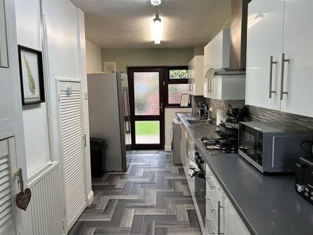 3 bedroom terraced house to rent - Photo 2