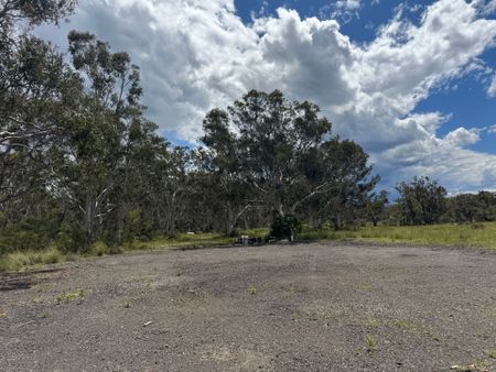 Spacious 4 Acres of Fenced Land - Ideal for Animals & Vehicle Parking - Photo 5