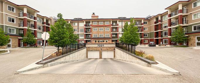 Terwillegar's Luxurious and Mature Lake View Style Condo Building, The Quay 2B2B | Edmonton - Photo 1