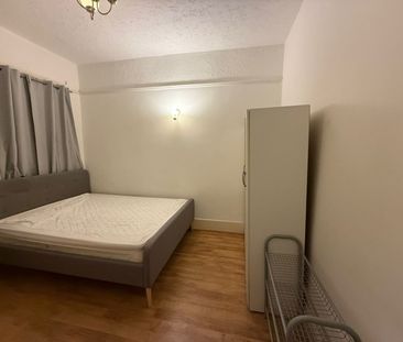 Room in a Shared House, St Stephen's Road, E6 - Photo 2