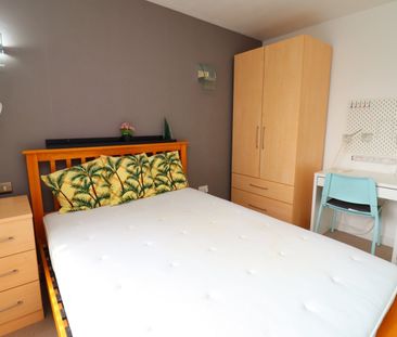 3 Bed Flat, West Parkside, SE10 - Photo 4