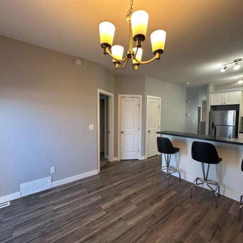 DOG FRIENDLY 4 Bed, 3 Bath Duplex in Sylvan Lake - Photo 1