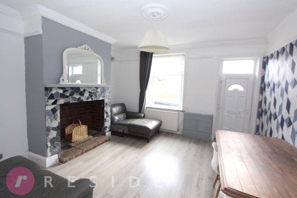 3 bedroom end of terrace house to rent - Photo 1