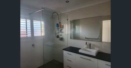 🌞 Coastal Living at Its Best – Mostly Furnished Home for Rent in Burleigh Waters from January 2025 for approx. 6 months🌞 - Photo 5