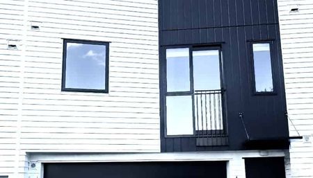 Modern Refurbished Townhouse with Sky Tower View & Pool Access - Photo 5