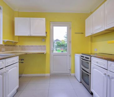 4 bedroom semi-detached house to rent - Photo 6