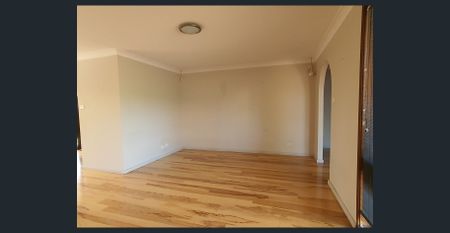 Spacious Three Bedroom House with Air Conditioning and Inground Pool - Photo 5