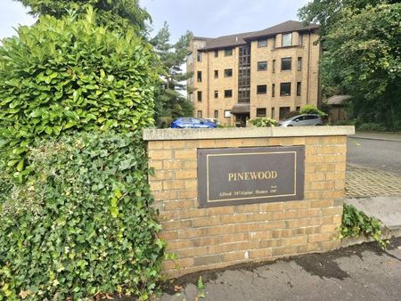 Pinewood, Bearsden - Photo 3