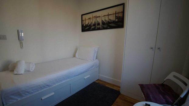 Studio to rent - Photo 1