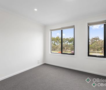 Modern Townhouse in Armstrong Creek! - Photo 1