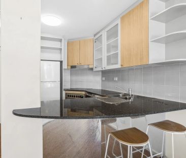 Partially furnished apartment in prime location - Photo 4