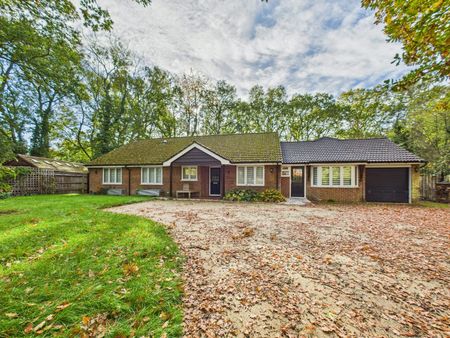 Bungalow to rent on - Photo 4