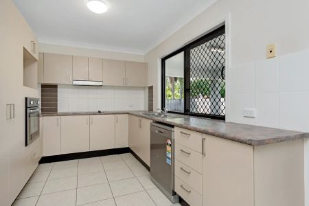 Freshly Painted Family Home! - Photo 4