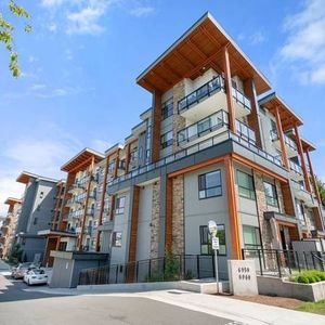 Modern 3-Bedroom Apartment built in 2021 in North Delta - Photo 2