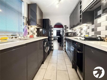 2 bedroom terraced house to rent - Photo 4