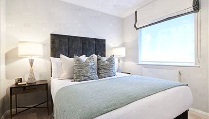 Super Two Bedroom Apartment in Chelsea. - Photo 3