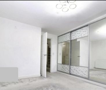 4 bedroom terraced house to rent - Photo 6