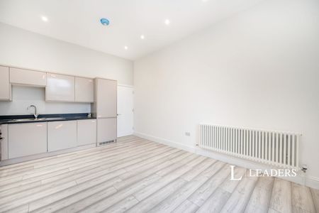 3 bedroom apartment to rent Yarborough Road, Southsea, PO5 - Photo 2