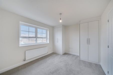 4 Bedroom House - Terraced - Photo 5